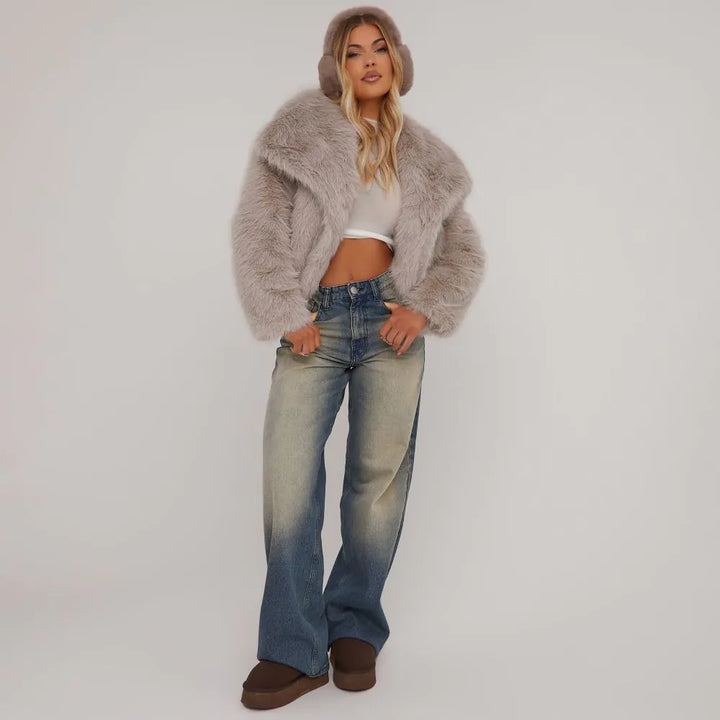 Oversized Cropped Jacket with Collar Detail in Mink Faux Fur – Chic Winter Layer