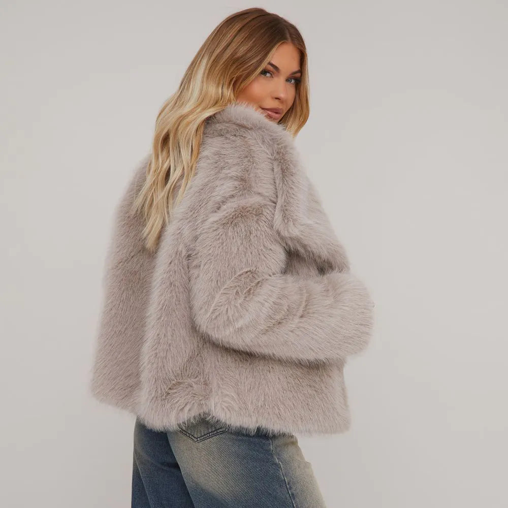 Oversized Cropped Jacket with Collar Detail in Mink Faux Fur – Chic Winter Layer