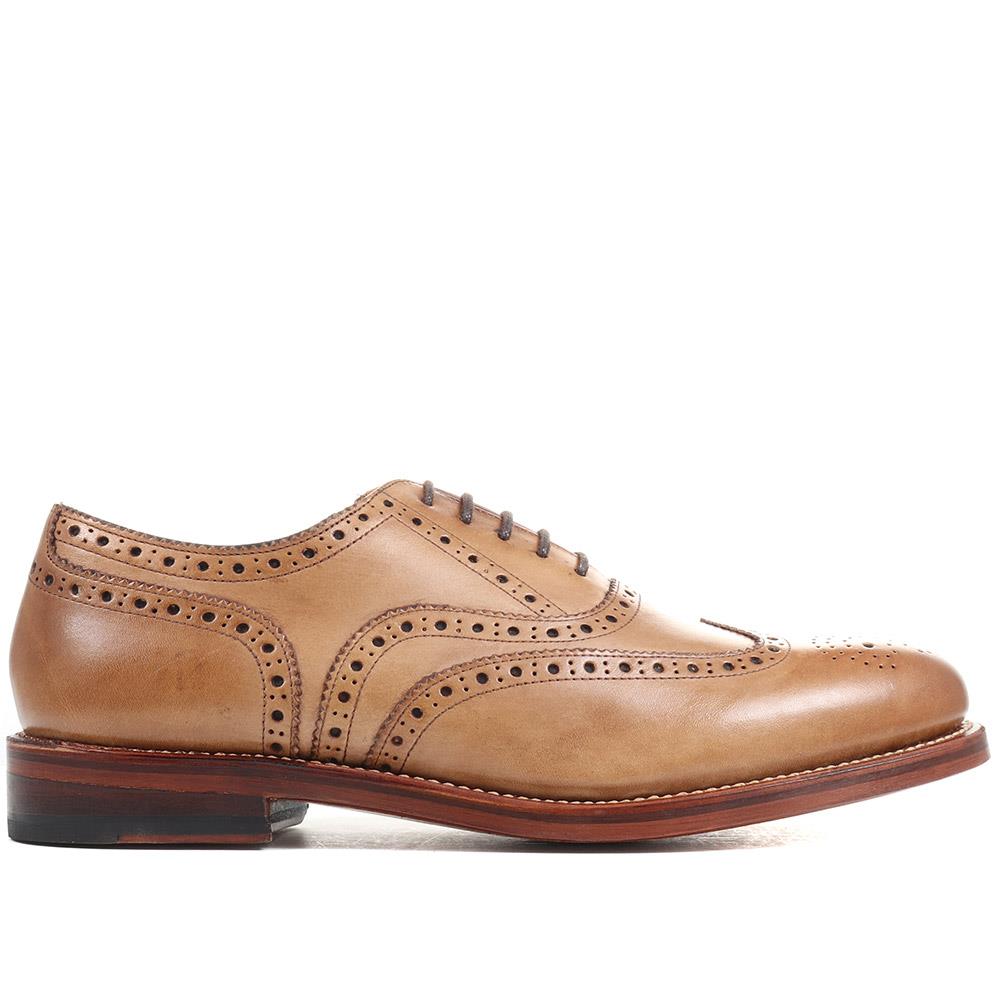 Classic Leather Brogues – Stylish and Comfortable Shoes for Formal and Casual Wear