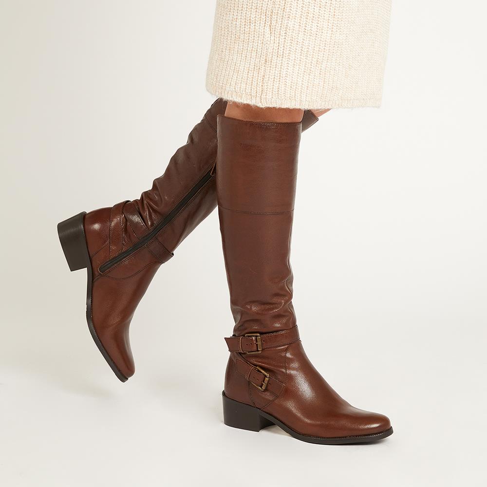 Stylish Standard Fit Leather Knee-High Boots – Comfortable, Classic Footwear for All Occasions