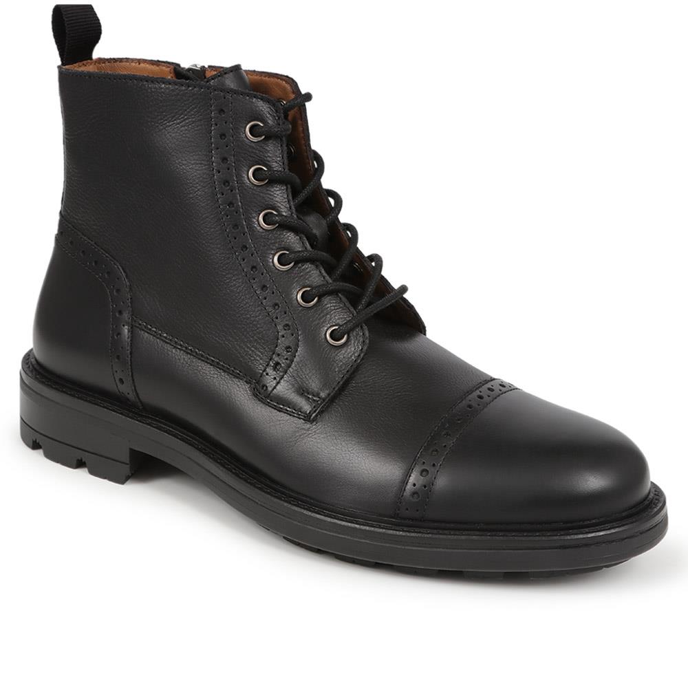 Durable Leather Lace-Up Boots – Classic, Sturdy Footwear for All-Day Comfort