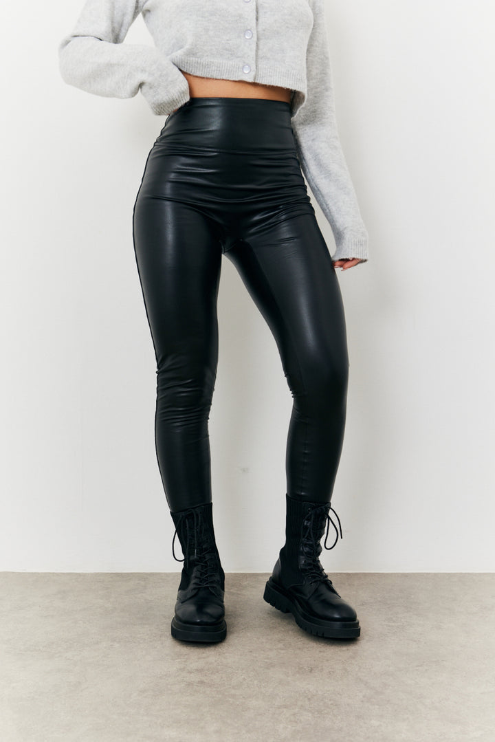 Perfect Sculpting High-Waisted Leather-Look Leggings – Shaping and Contouring Stylish Activewear