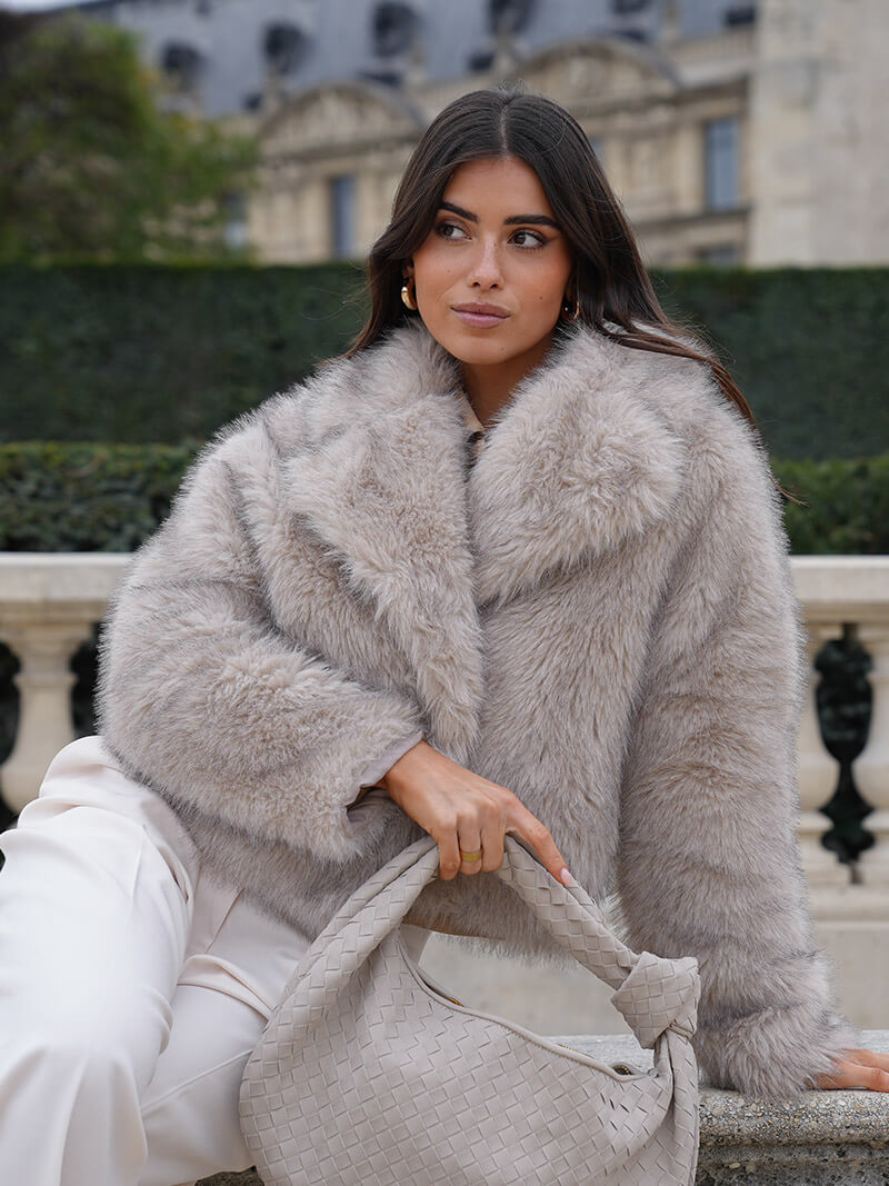 Faux Fur Coat – Luxurious Winter Outerwear, Warm & Stylish for Women