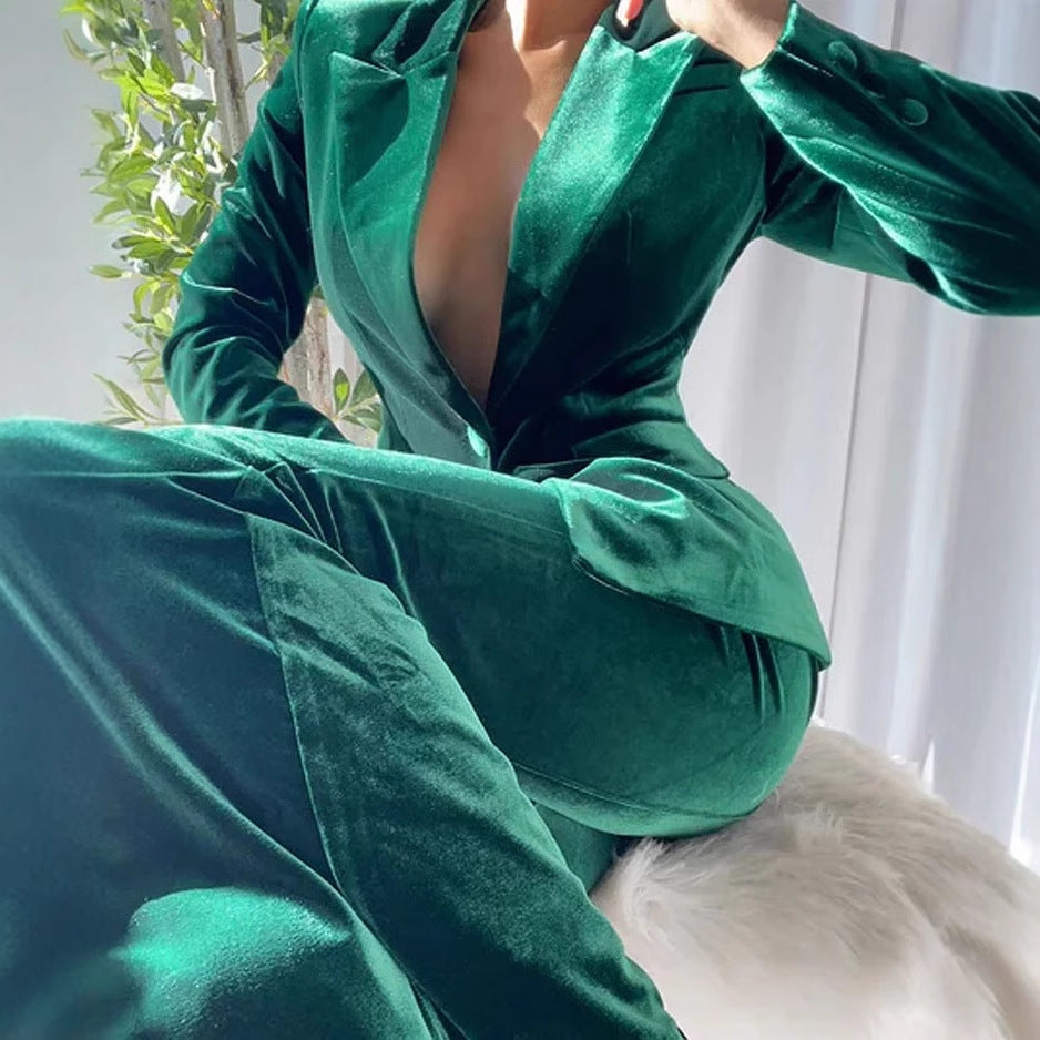 Retro Green Velvet Suit - Vintage-Inspired Chic and Sophisticated Look