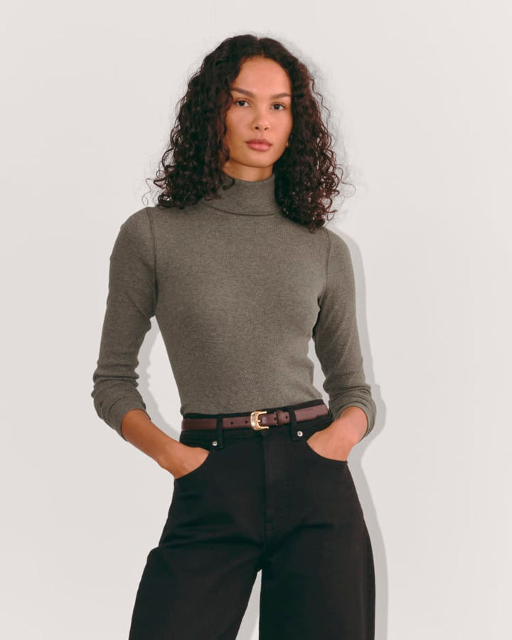 Luxe Ribbed Turtleneck Sweater - Elegant & Soft Fitted Knit for Women